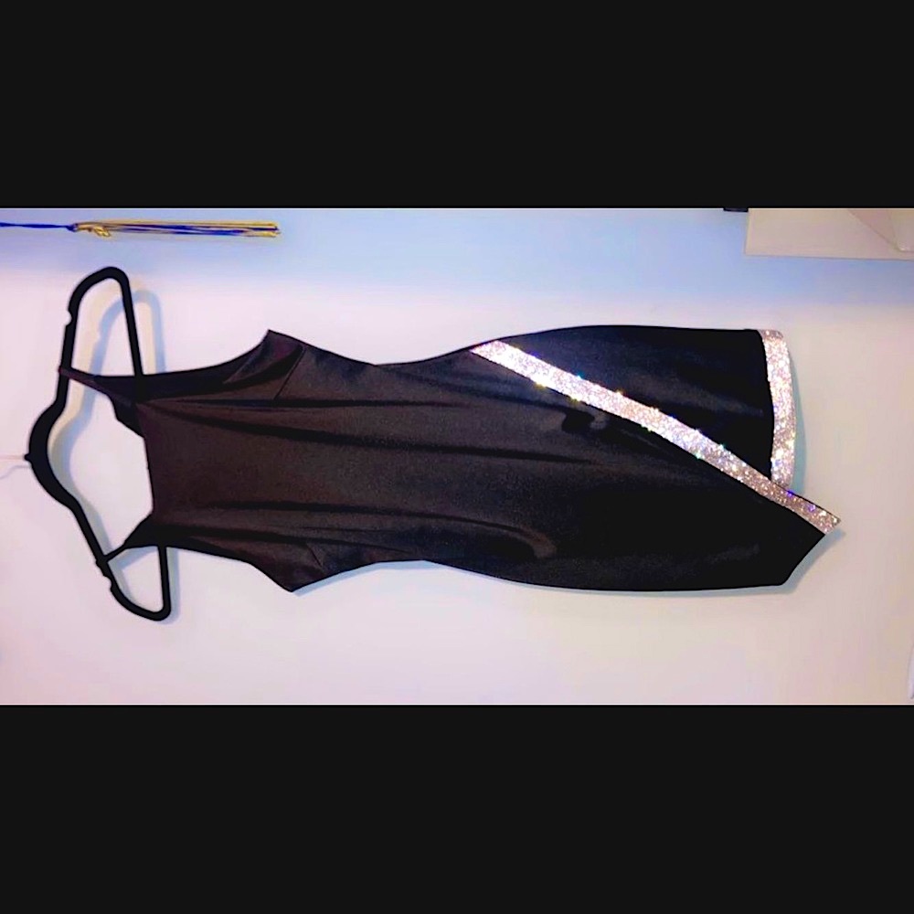 Size 2/4 LN San Francisco black dress with sparkle lining